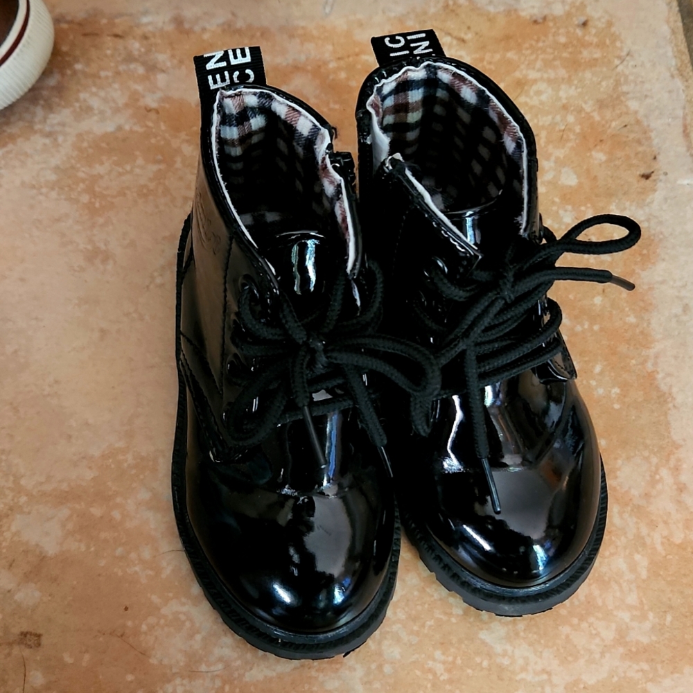 Toddler girl black lace up boots